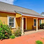 Close To Airport Home In The Heart Of Charlotte!