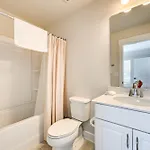 2 Mi To Dtwn Charlotte: Unit W/ Rooftop Deck! Holiday home