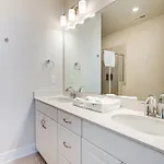 Holiday home 2 Mi To Dtwn Charlotte: Unit W/ Rooftop Deck! Charlotte