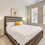 2 Mi To Dtwn Charlotte: Unit W/ Rooftop Deck! Charlotte