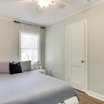 < 2 Mi To Uptown Charlotte: W/ Large Yard! Holiday home Charlotte