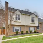 8 Mi To Uptown Home With Hot Tub In Charlotte!