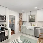 Walkable Trendy Hideout For Foodies - 3br-2ba