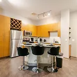Stylish 1br Uptown Apartment