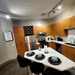 Stylish 1br Uptown Apartment