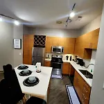 Stylish 1br Uptown