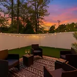 3br Townhouse King Bed Backyard Airport Holiday home