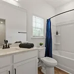 3br Townhouse King Bed Backyard Airport Holiday home *