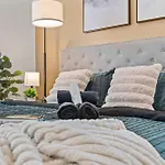 3Br Townhouse King Bed Backyard Airport