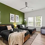 3br Townhouse King Bed Backyard Airport Holiday home *