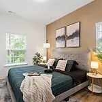 3br Townhouse King Bed Backyard Airport Holiday home Charlotte