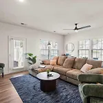 Holiday home 3br Townhouse King Bed Backyard Airport Charlotte