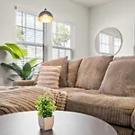 3br Townhouse King Bed Backyard Airport