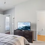 Relaxing Home Away From Home In The Qc! - Laxstays