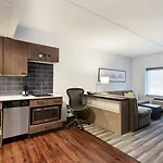 Hotel Towneplace By Marriott Loso Airport