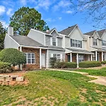 Chic Charlotte Townhome With Community Pool