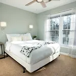 Disconnect At With Great Surroundings In Charlotte, North Carolina Holiday home *