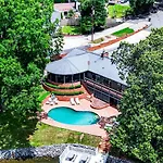 Cozy With Swimming Pool In Charlotte, North Carolina Charlotte