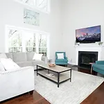 Holiday home Disconnect At With Great Surroundings In Charlotte, North Carolina
