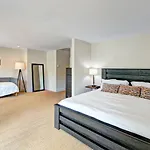 Cozy With Swimming Pool In Charlotte, North Carolina Holiday home Charlotte