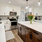 Embrace Nature In Lakefront With Fire Pit In Charlotte, North Carolina * Charlotte