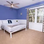 Holiday home Disconnect At With Great Surroundings In Charlotte, North Carolina