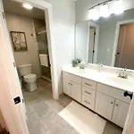 Holiday home Disconnect At With Great Surroundings In Charlotte, North Carolina *