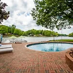 Cozy With Swimming Pool In Charlotte, North Carolina * Charlotte