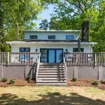 Embrace Nature In Lakefront With Fire Pit In Charlotte, North Carolina Holiday home *