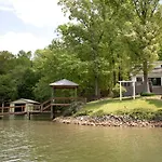 Embrace Nature In Lakefront With Fire Pit In Charlotte, North Carolina Holiday home