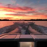 Embrace Nature In Lakefront With Fire Pit In Charlotte, North Carolina Holiday home Charlotte