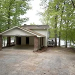 Holiday home Embrace Nature In Lakefront With Fire Pit In Charlotte, North Carolina *