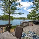 Holiday home Embrace Nature In Lakefront With Fire Pit In Charlotte, North Carolina
