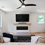 Luxury Build - King Beds - Minutes To Uptown Holiday home *