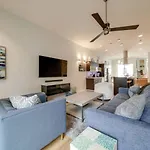 Holiday home Sophisticated 3-story In Wesley Heights