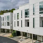 Sophisticated 3-Story Condo In Wesley Heights