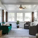 Cozy With Pool Chefs Kitchen In Prime Area