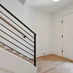 Holiday home Luxury Build - King Beds - Minutes To Uptown