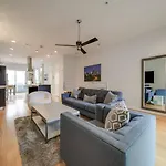 Sophisticated 3-story In Wesley Heights Holiday home