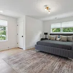 Luxury Build - King Beds - Minutes To Uptown *