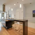 Holiday home Sophisticated 3-story In Wesley Heights