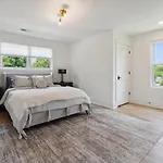 Luxury Build - King Beds - Minutes To Uptown Holiday home