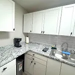 Holiday home 4-beds, 2-bath, Old Charm, Updated Comfort