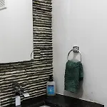 Holiday home Cozy With Pool Chefs Kitchen In Prime Area *