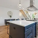 Luxury Build - King Beds - Minutes To Uptown Holiday home Charlotte