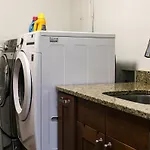 Holiday home Cozy With Pool Chefs Kitchen In Prime Area *