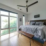 Sophisticated 3-story In Wesley Heights *