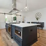 Luxury Build - King Beds - Minutes To Uptown Holiday home Charlotte
