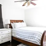 Cozy With Pool Chefs Kitchen In Prime Area * Charlotte