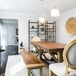Holiday home Cozy With Pool Chefs Kitchen In Prime Area Charlotte
